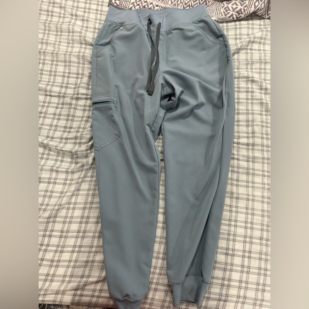 Figs Light Grey/Blue Scrub Top and Jogger Scrub Pants - Picture 2 of 4